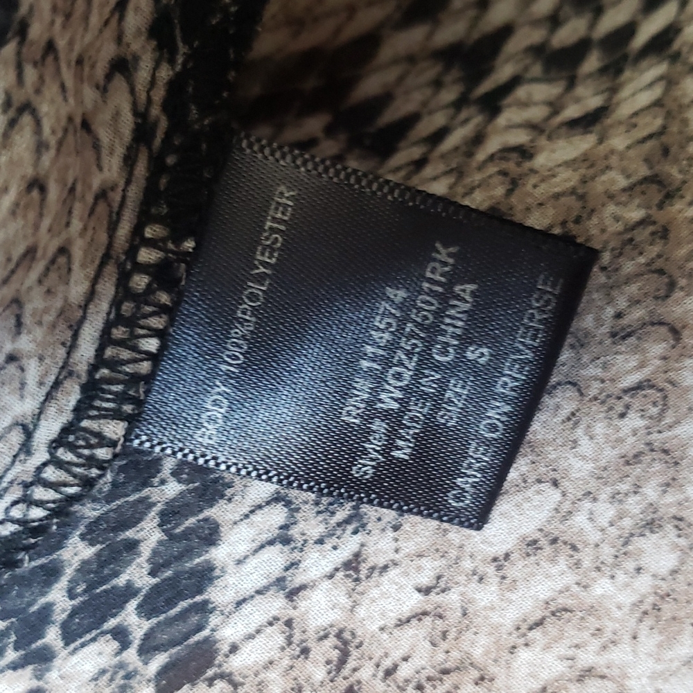 Ro & De Python Print Blouse - Picture 5 of 9